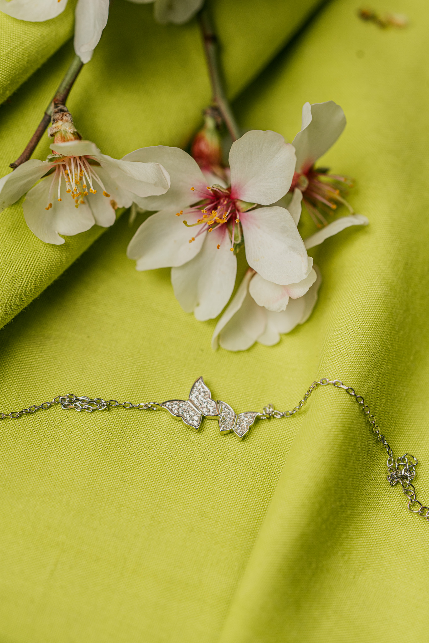 bracelet-silver270 ΒΡΑΧΙΟΛΙ ΑΣΗΜΕΝΙΟ 925 ΕΠΙΠΛΑΤΙΝΩΜΕΝΟ ΜΕ ΠΕΤΑΛΟΥΔΕΣ 21 ΕΥΡΩ - Image 1