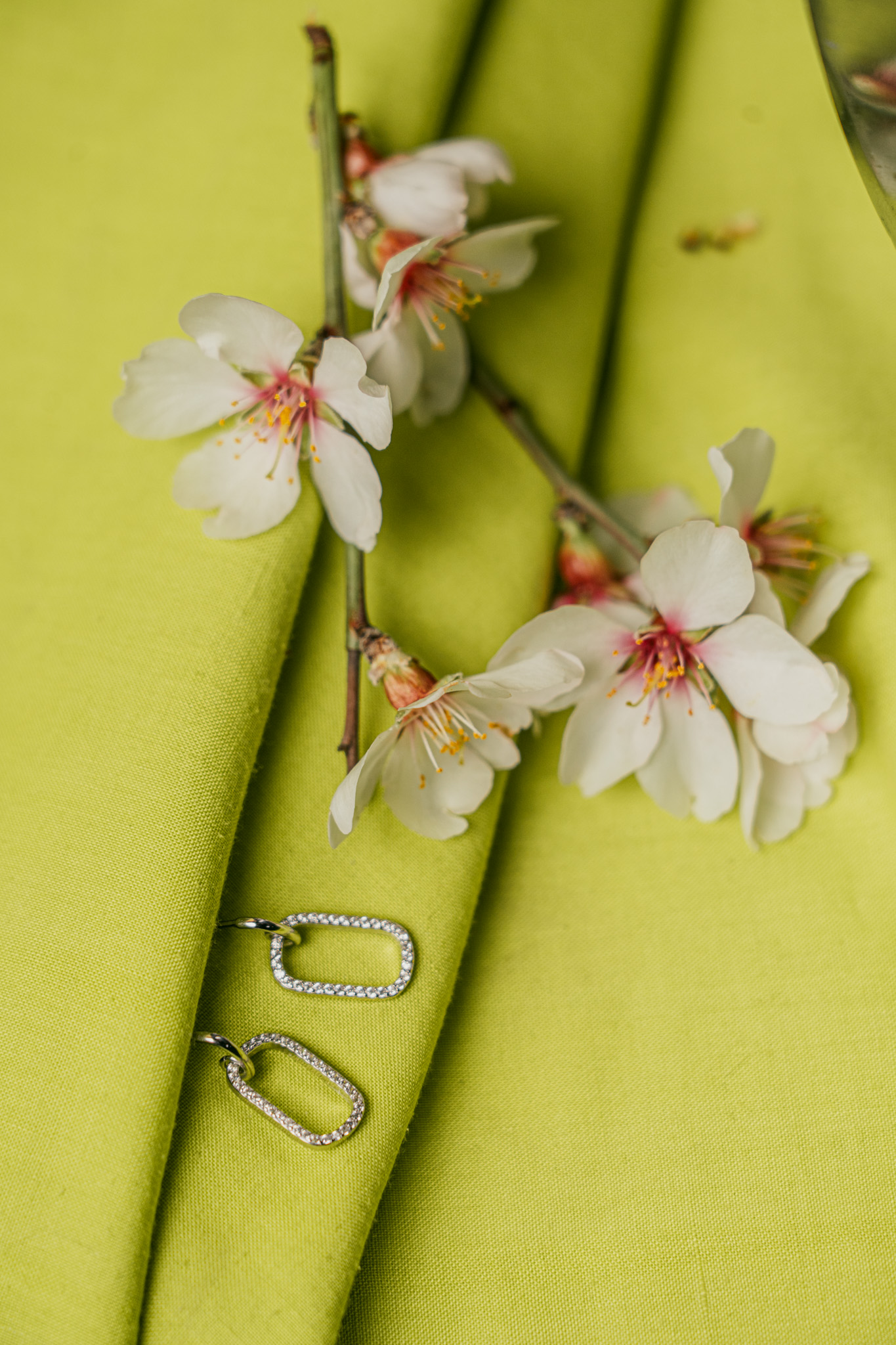 earring-silver256 ΣΚΟΥΛΑΡΙΚΙ ΑΣΗΜΕΝΙΟ 925 ΕΠΙΠΛΑΤΙΝΩΜΕΝΟ ΜΕ ΖΙΡΓΚΟΝ 21 ΕΥΡΩ - Image 1