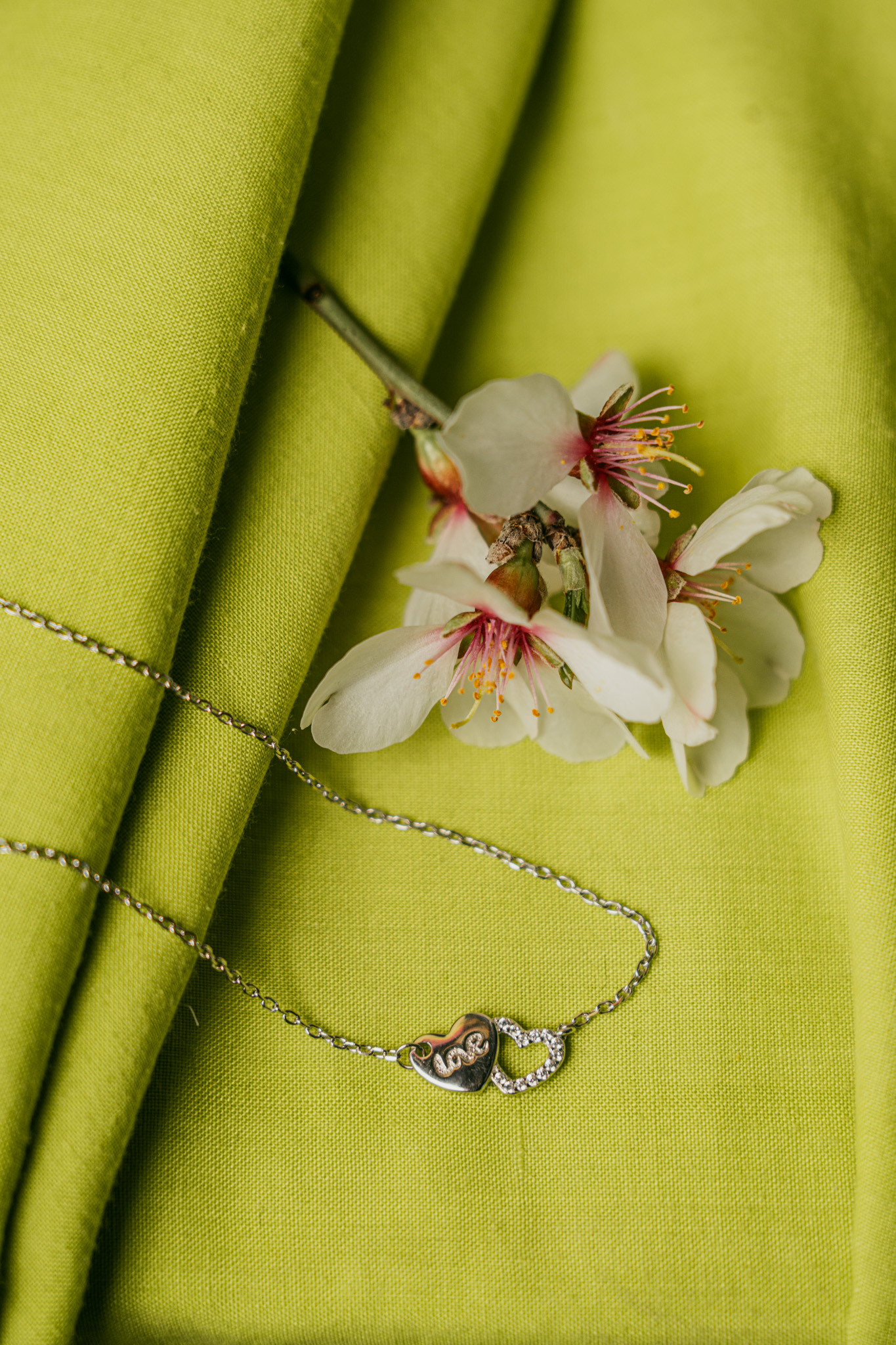 necklace-silver263 ΚΟΛΙΕ ΑΣΗΜΕΝΙΟ 925 ΕΠΙΠΛΑΤΙΝΩΜΕΝΟ ΜΕ ΔΙΑΦΑΝΗ ΖΙΡΓΚΟΝ ΣΕ ΣΧΗΜΑ ΚΑΡΔΙΑ 23 ΕΥΡΩ - Image 1